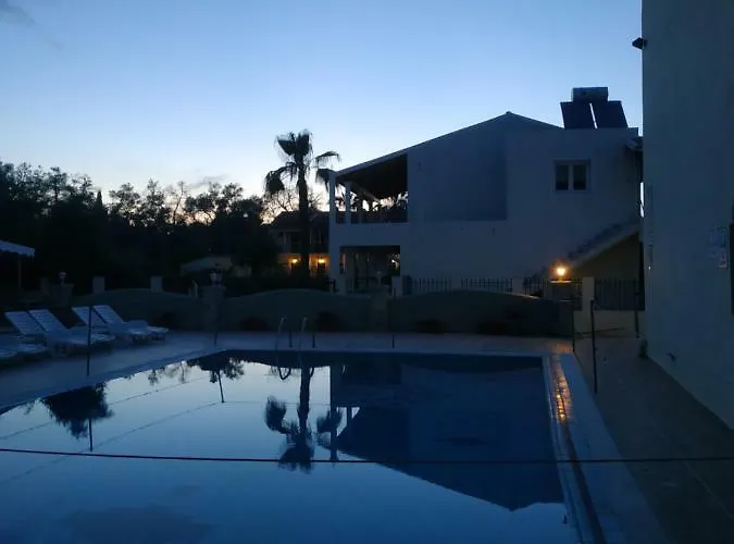 Solena Studios Kavos Aparthotel 4*