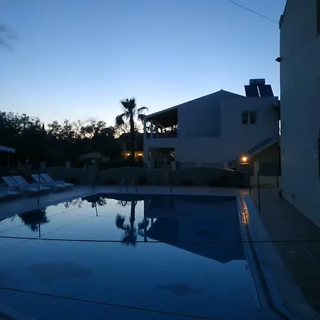Nitsa Apartahotel *